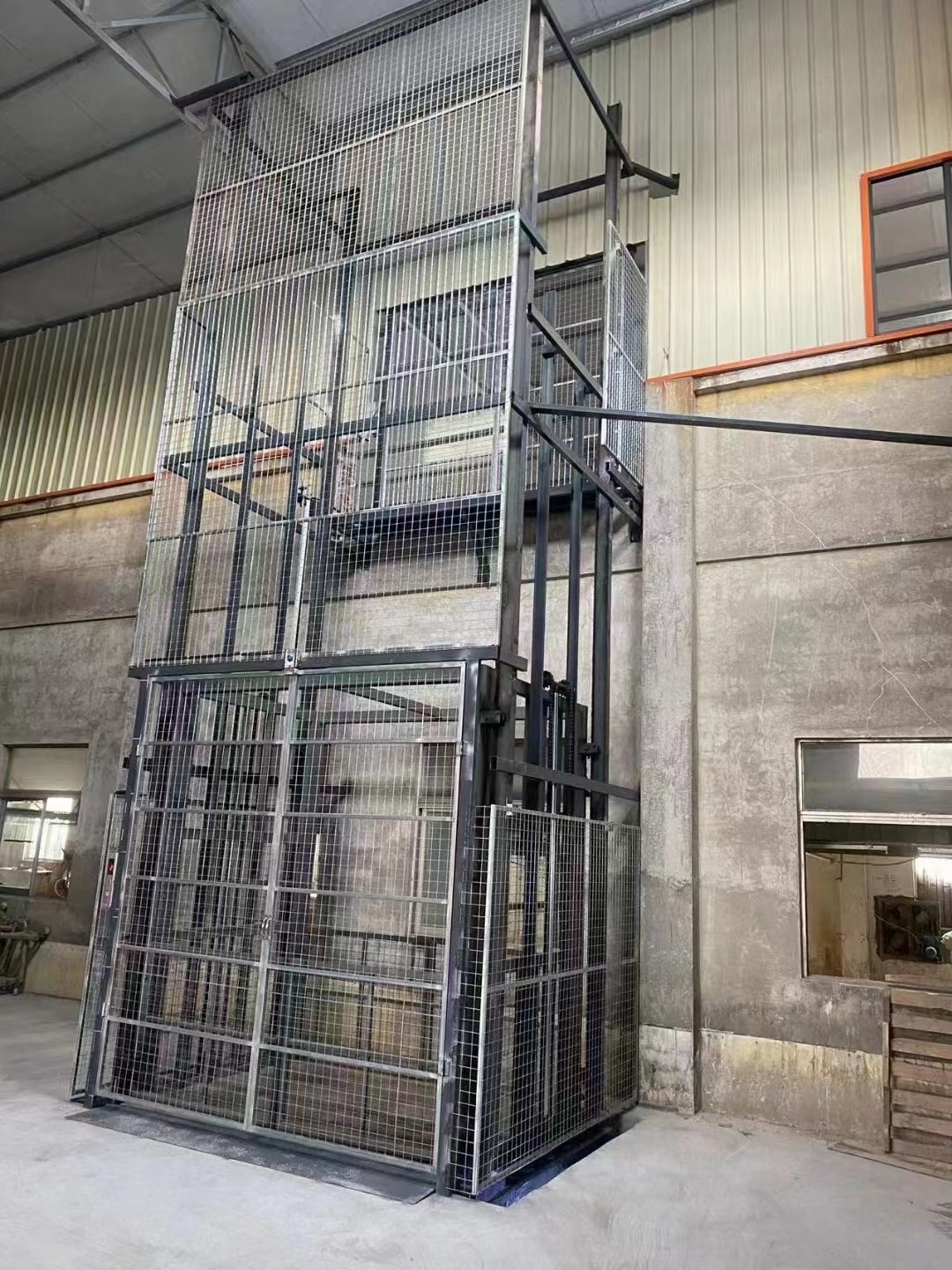 液壓升降貨梯遇到停電的(de)處理方法,行業